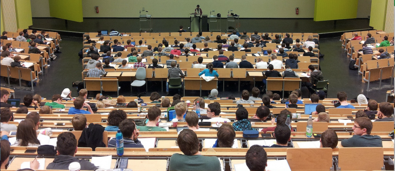 Megan Poe : ses cours sur l'amour captivent les étudiants