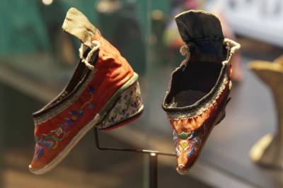 Pieds bandés, un millénaire de souffrance (1/2)